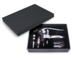SET DE VINO CHALET A2310 NEGRO (ACCESORIOS: ACERO INOXIDABLE -- ESTUCHE: CARTÓN - A2310.02 -  ARTICULOS PROMOCIONALES) - Imagen 2