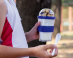 VASO DOBLE PARED DE PLASTICO CON CUCHARA FROYO A2653 AZUL (PLÁSTICO AS - SILICÓN - A2653.09 -  ARTICULOS PROMOCIONALES) - Imagen 2
