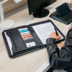 CARPETA CON CIERRE "ELEVATOR" (C557 NEGRO) - Imagen 5