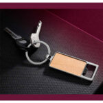 LLAVERO BRONTE BEIGE M 7370 BE (MADERA - METAL) - Imagen 4