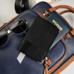 M 7995 N - PORTA PASAPORTE MAGGIORE (NEGRO - CURPIEL) - Imagen 4